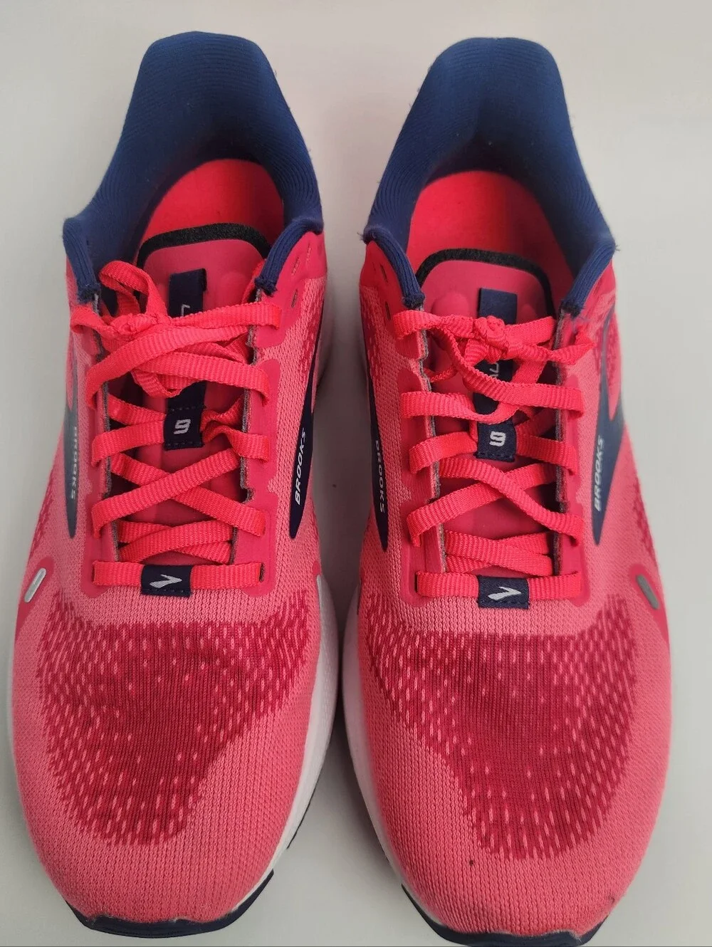 Brooks Launch 9 Women's Size 9 B Medium Coral Pink Navy White Running Shoes